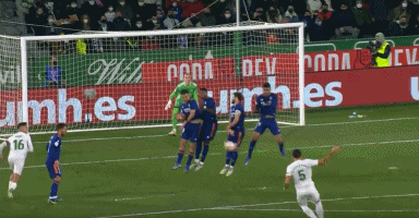 关键时刻，双方互不相让，湖人彻底打服灰熊